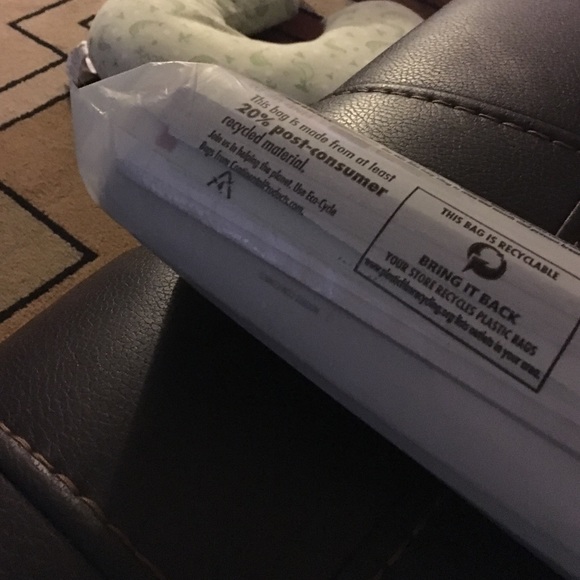 Profile Picture of Dawn Fenton (@dawnfenton90) on Poshmark