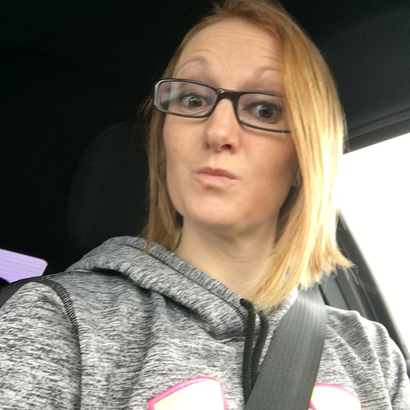 Profile Picture of Shawna Nepple (@latebabe) on Poshmark