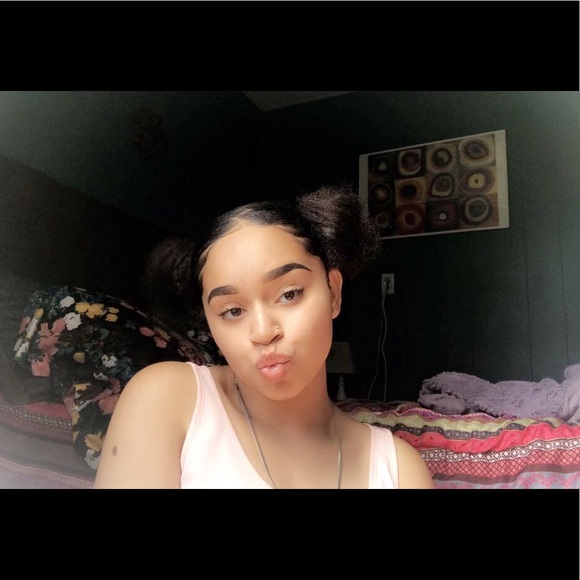 Profile Picture of Sierra Reamer (@sierrareamer) on Poshmark