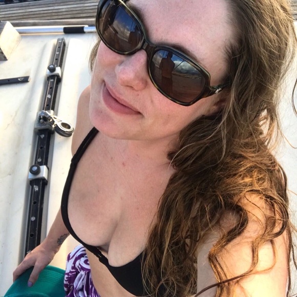 Profile Picture of Shannan Pihl (@shayshaynene) on Poshmark