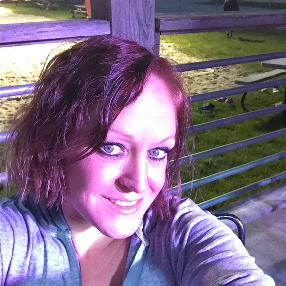 Profile Picture of Jillian Adkins (@jillian0807) on Poshmark