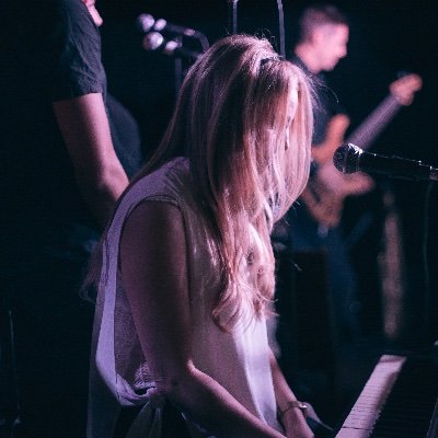 Profile Picture of Julie Kerr (@JulieKKerr) on Twitter