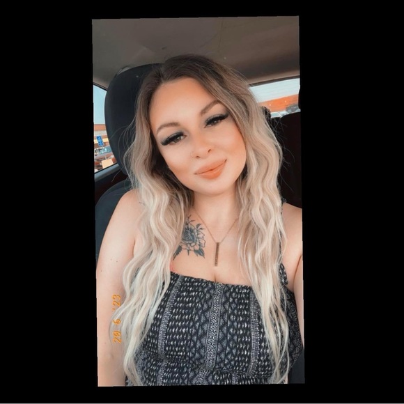 Profile Picture of Amber Mccoy (@ambs_boutique) on Poshmark