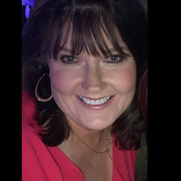 Linda Engle - Poshmark Profile Picture of Linda Engle (@lindaengle) on Poshmark