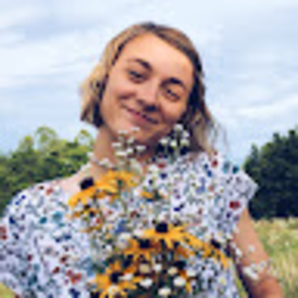 Profile Picture of Katie Lumley (@katielumley) on Poshmark