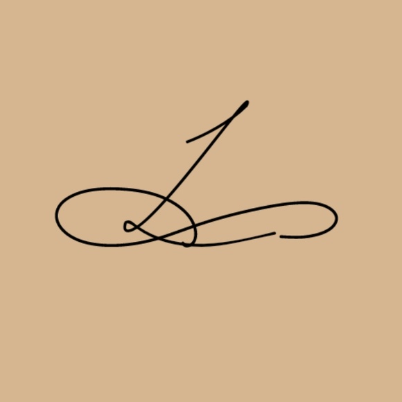 Profile Picture of Lucero Flores (@luceroflores760) on Poshmark