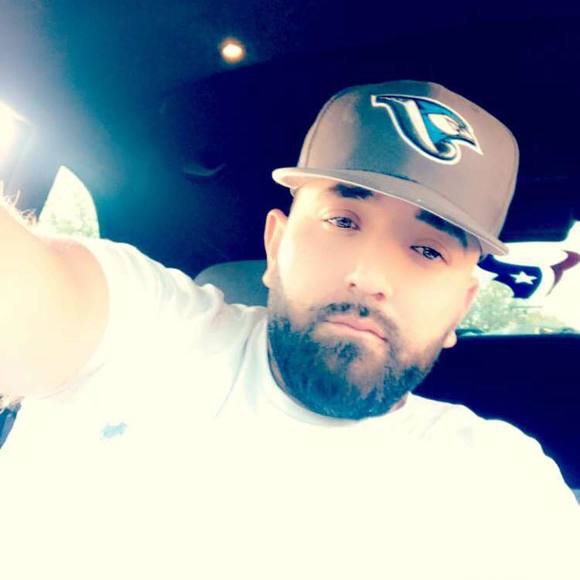 Profile Picture of Eric Chavera (@ericchavera86) on Poshmark