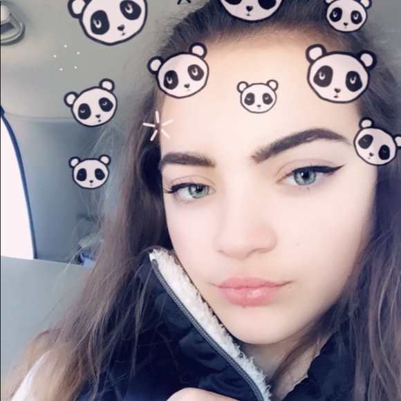 Profile Picture of Kayla Vietor (@kaylavietor) on Poshmark
