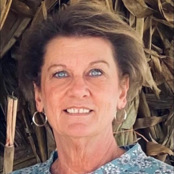 Profile Picture of Lori Jones (@llwatki123) on Poshmark