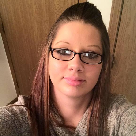 Profile Picture of Nikki Boettcher (@nikkiboettcher) on Poshmark