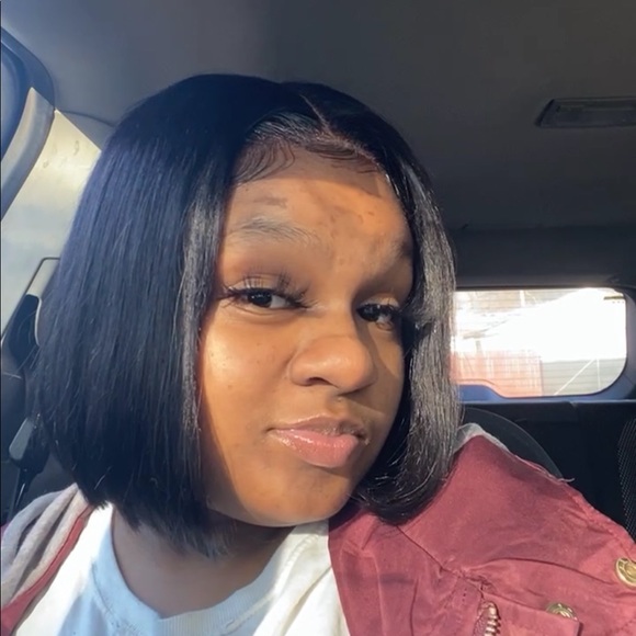 Profile Picture of Lauren Leet (@blissfulblinkss) on Poshmark