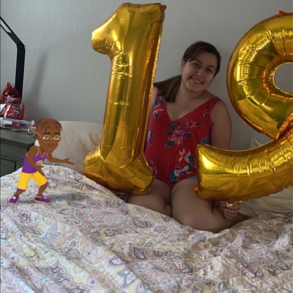 Profile Picture of Andrea Barron (@andrea0910306) on Poshmark