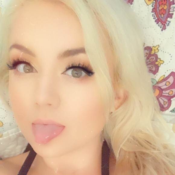 Profile Picture of Taylor Waldie (@taylor_waldie) on Poshmark