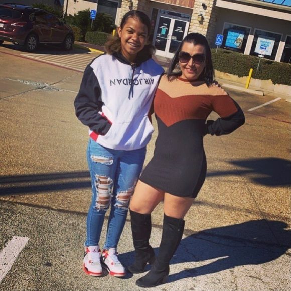 Profile Picture of Ashley Huffhines (@ashleyhuffhines) on Poshmark