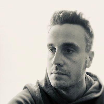 Profile Picture of Andy Earnshaw  ⚽️ (@AndyE15) on Twitter