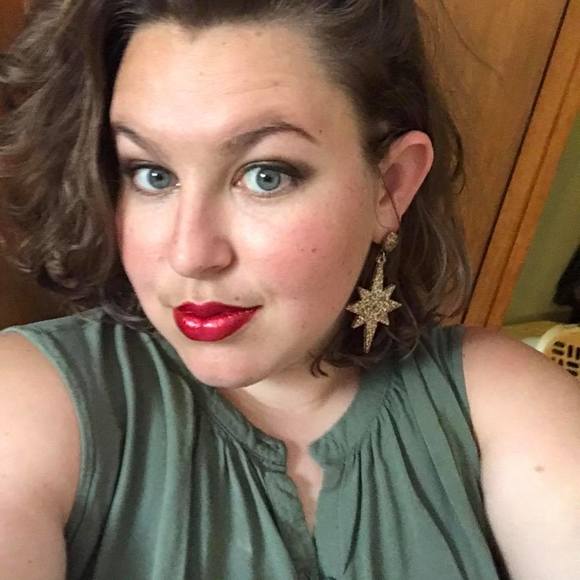 Profile Picture of Noelle Way (@noellevalla) on Poshmark