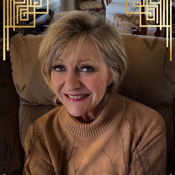 Profile Picture of Shelba Kirayoglu (@sikirayoglu) on Poshmark