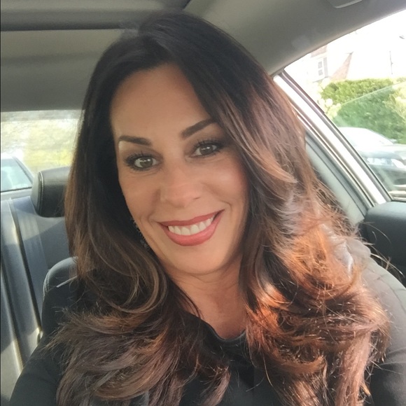 Tar Benish - Poshmark Profile Picture of Tar Benish (@tarabenish) on Poshmark