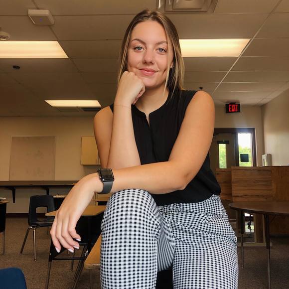 Profile Picture of Allison Capozello (@allie424) on Poshmark