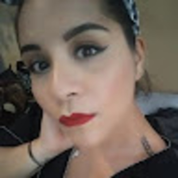 Profile Picture of Silvia Salazar (@ssalazar0707) on Poshmark