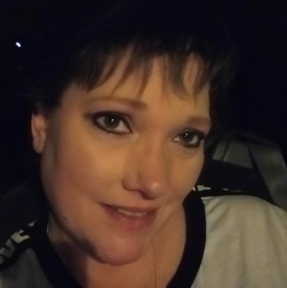 Profile Picture of Sandy Abshire (@sandyabshire) on Poshmark