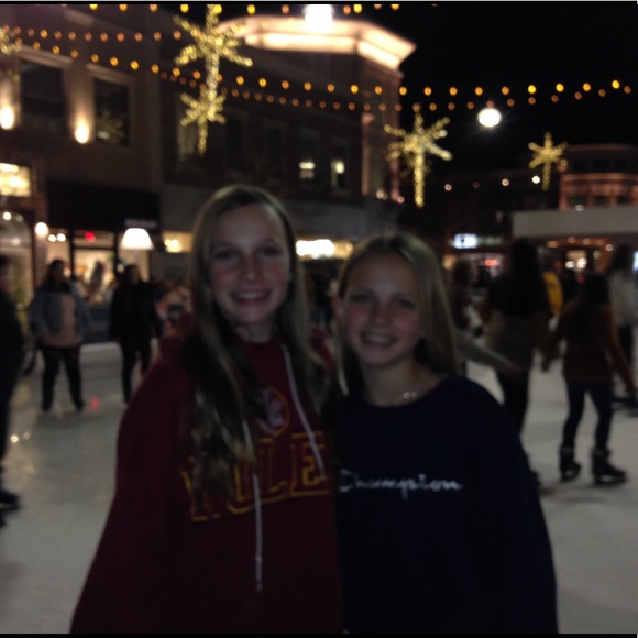 Profile Picture of Brooke Bobar (@brookebobar) on Poshmark