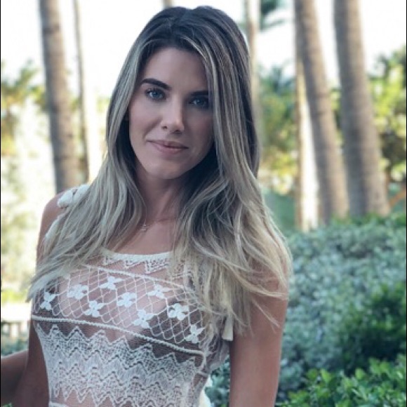Profile Picture of Shannon Vanvleet (@out_withthe_old) on Poshmark