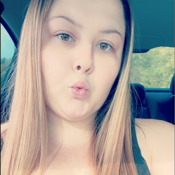 Profile Picture of Brittney Potts (@britt042194) on Poshmark