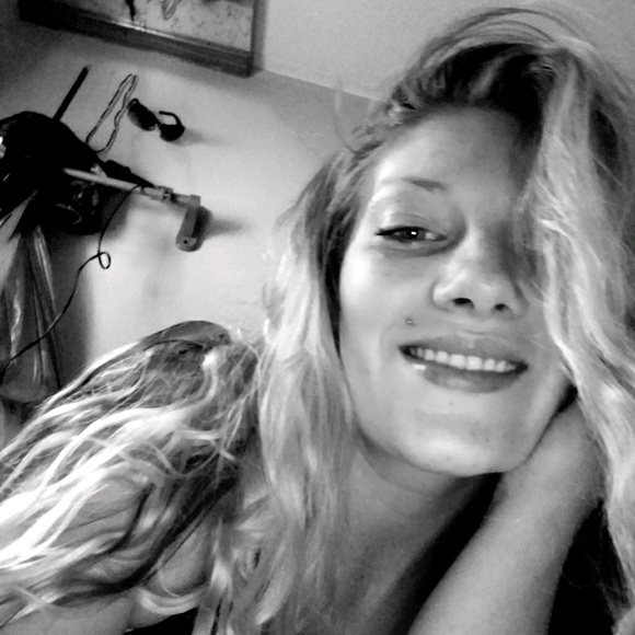 Profile Picture of Stacey Bottomley (@staceyndave89) on Poshmark