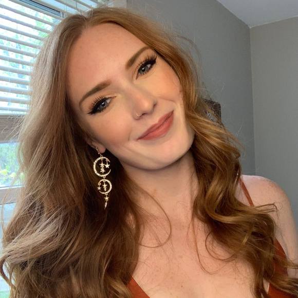 Profile Picture of Rachael Parsons (@rachaelparso312) on Poshmark