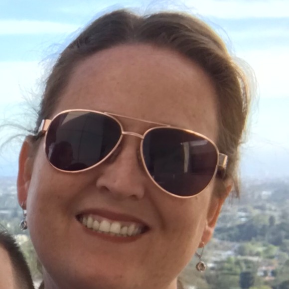 Profile Picture of Shana Papadakos (@shanampapa) on Poshmark