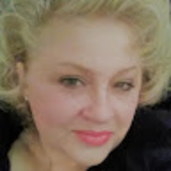 Profile Picture of Pamela Craven (@pamelascraven) on Poshmark