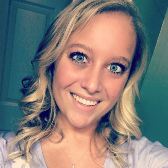 Profile Picture of Jessi Ceney (@jjc1201) on Poshmark