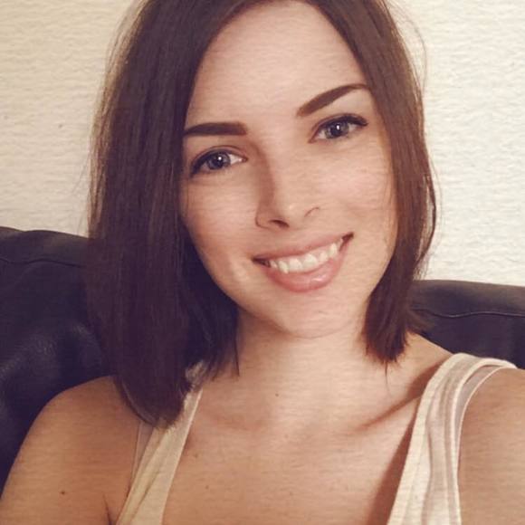 Profile Picture of Melanie Byron (@melkb003) on Poshmark