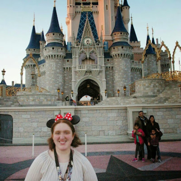 Profile Picture of Cheryl Hackett (@chackett1987) on Poshmark