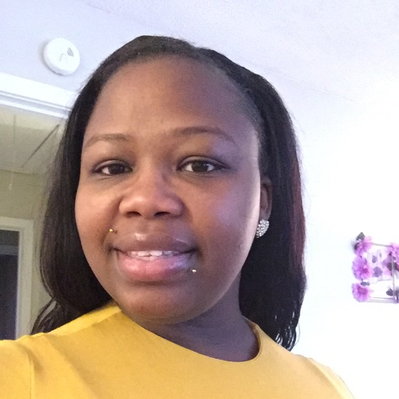 Profile Picture of Shareka T (@shareka_t) on Poshmark