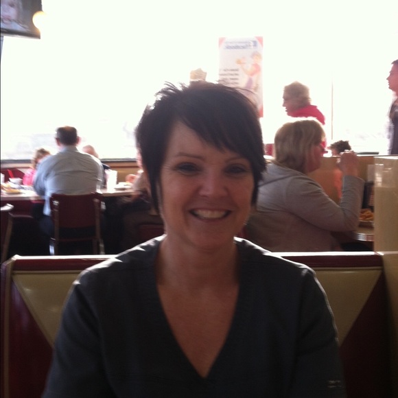 Profile Picture of Sandy Wright (@sandyma1965) on Poshmark
