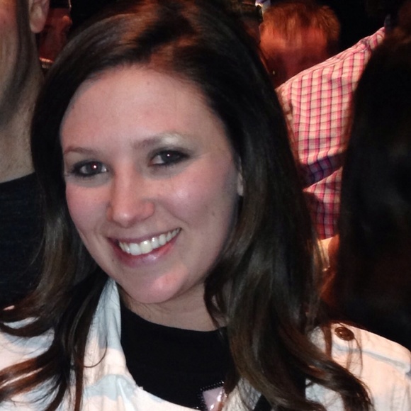 Profile Picture of Amanda Schearer (@aschearer3) on Poshmark