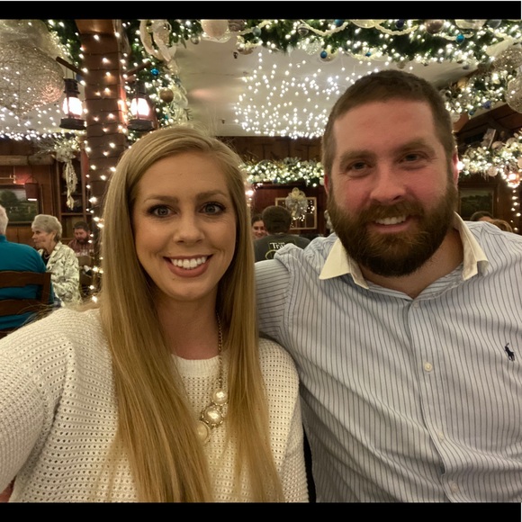 Profile Picture of Laura Hobbins (@laurahobbins) on Poshmark