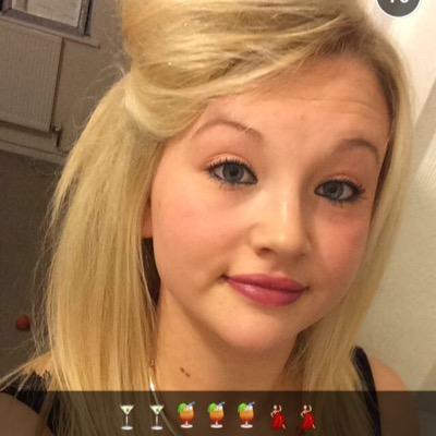 Profile Picture of April Anne Clough (@Aprilclough1994) on Twitter