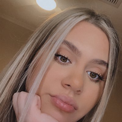 Profile Picture of Hol ♡ (@changedhol) on Twitter