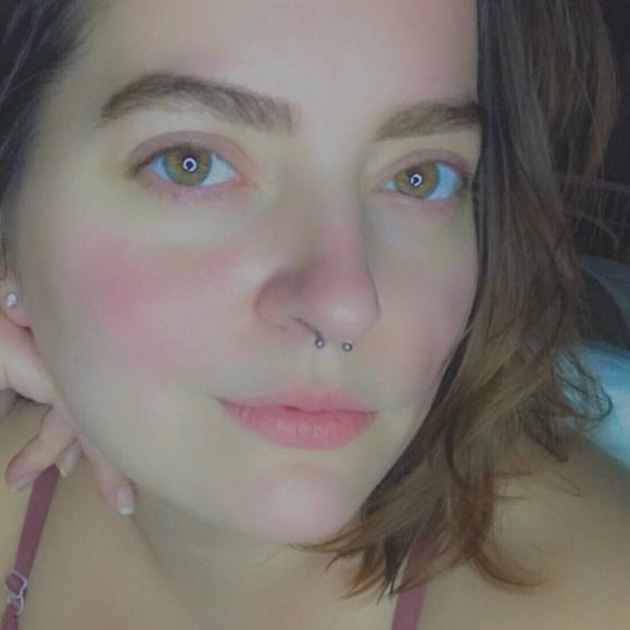 Profile Picture of Valerie Delfierro (@vpellegalle) on Poshmark