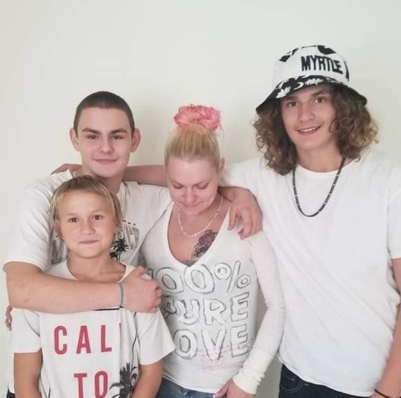 Profile Picture of Jessica Faboskay (@jessshorty82) on Poshmark