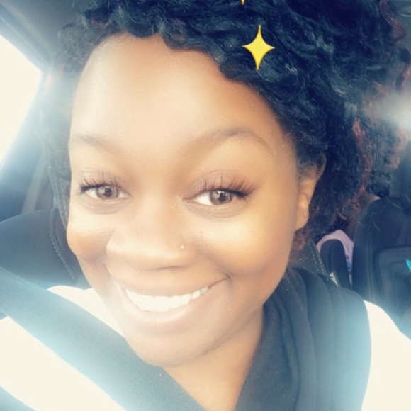 Profile Picture of Crystal Kelly (@ckelly0318) on Poshmark