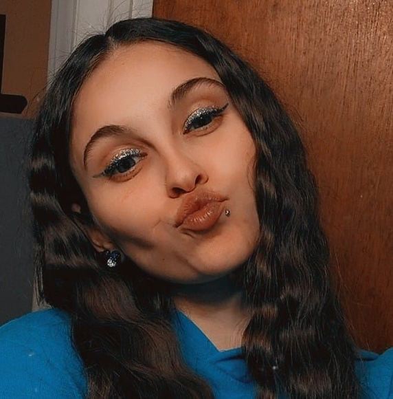 Profile Picture of Beesha Beesha (@beeshabeesha) on Poshmark