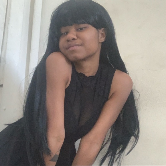 Profile Picture of Azalyn Smith (@glitterngunfire) on Poshmark