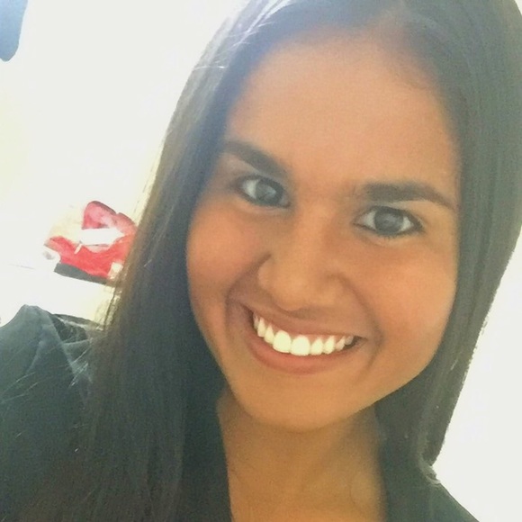 Profile Picture of Gabriella Pedroza (@gabriellapedroz) on Poshmark