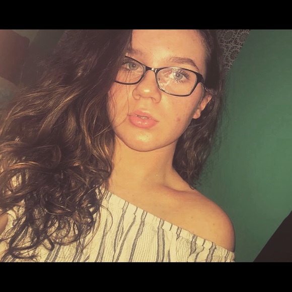 Profile Picture of Tara Voit (@taravoit) on Poshmark