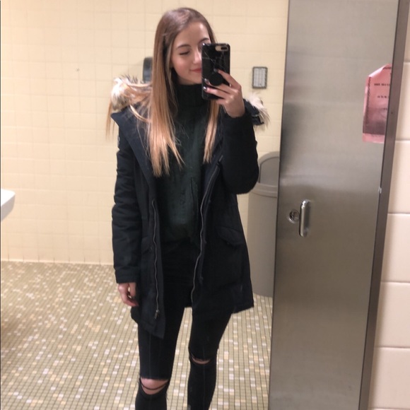 Profile Picture of Isabella Mitrow (@isabella_mitrow) on Poshmark