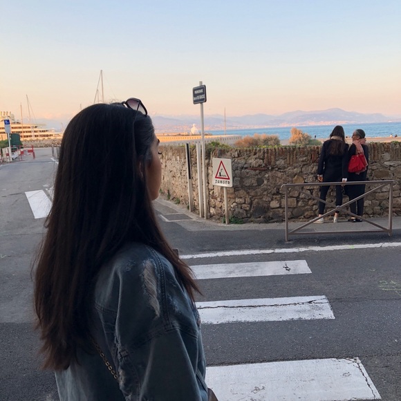 Profile Picture of Salma Akhavan (@salmaakhavan) on Poshmark